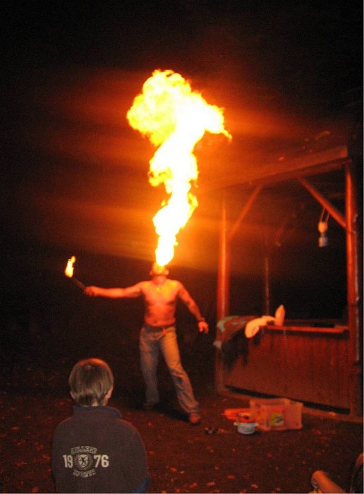 24_Detlef_spuckt_Feuer