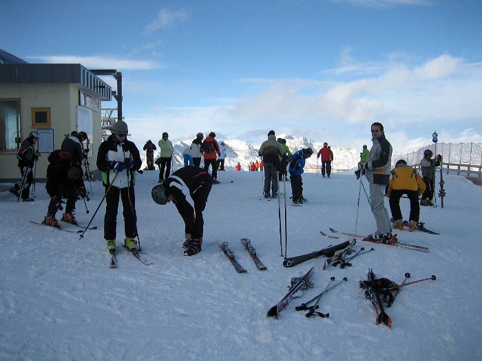 31_Anschnallen_auf_3250m