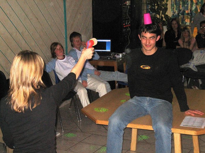09_Becher_herunter_schiessen