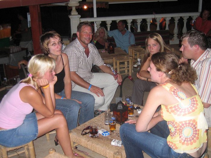 91_An_der_Poolbar